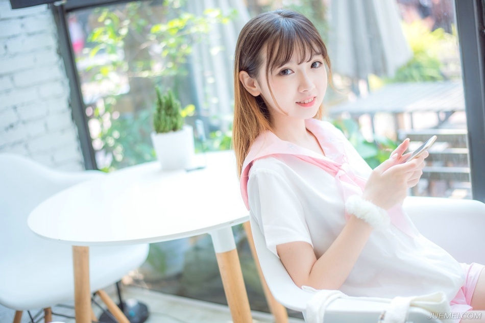 “是也不是。”贾诩微笑道。
